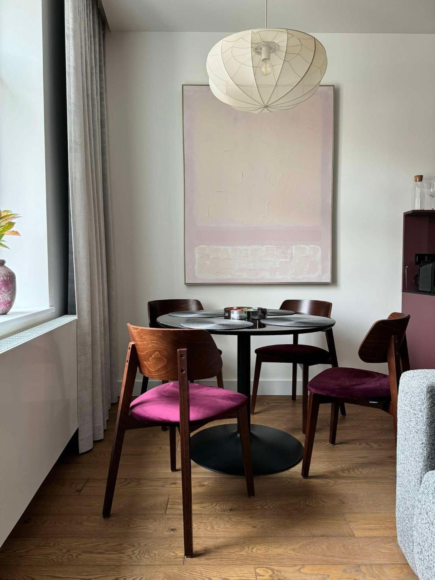 Apartment Merlot & Silver *