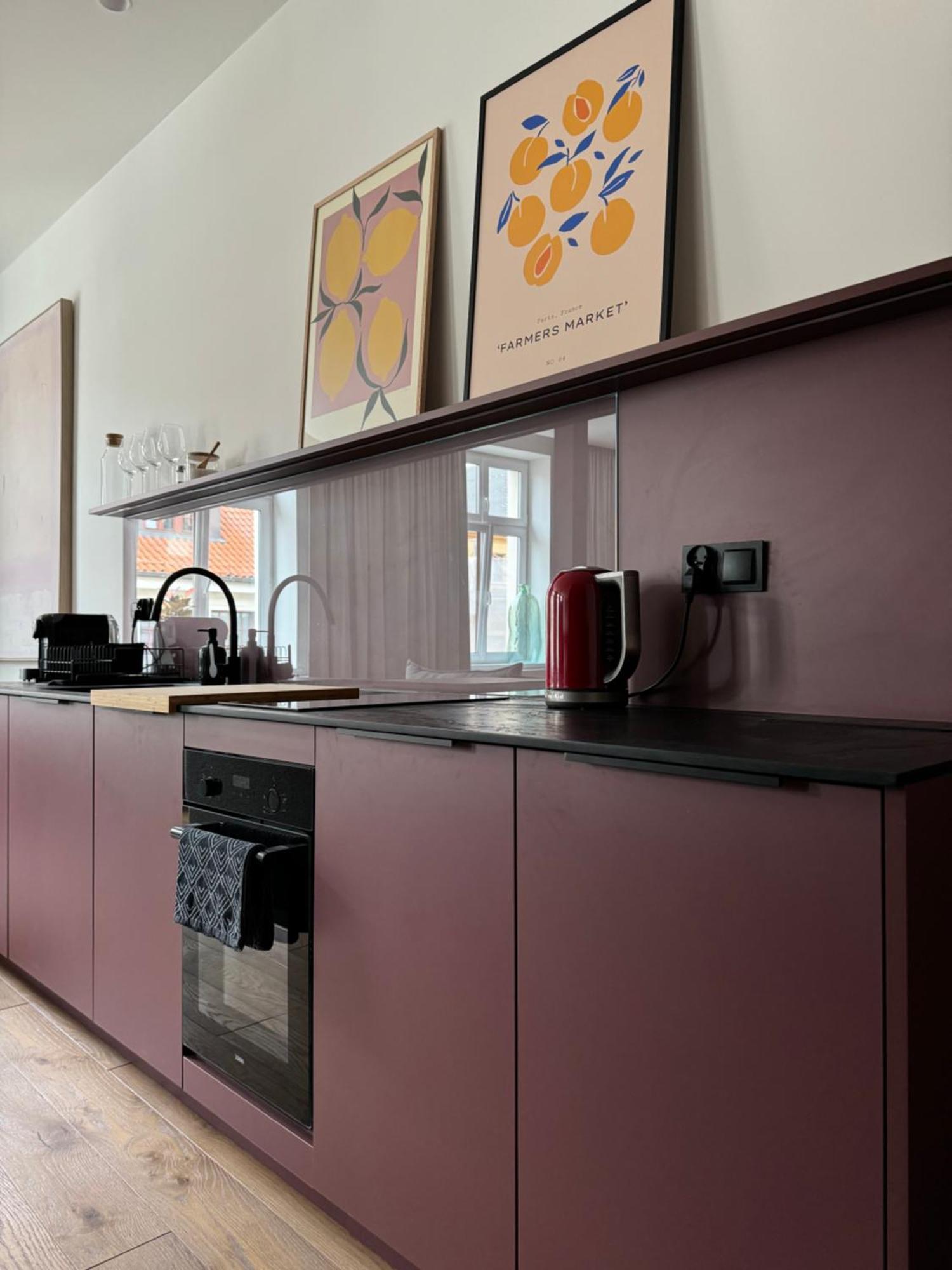 Apartment Merlot & Silver *