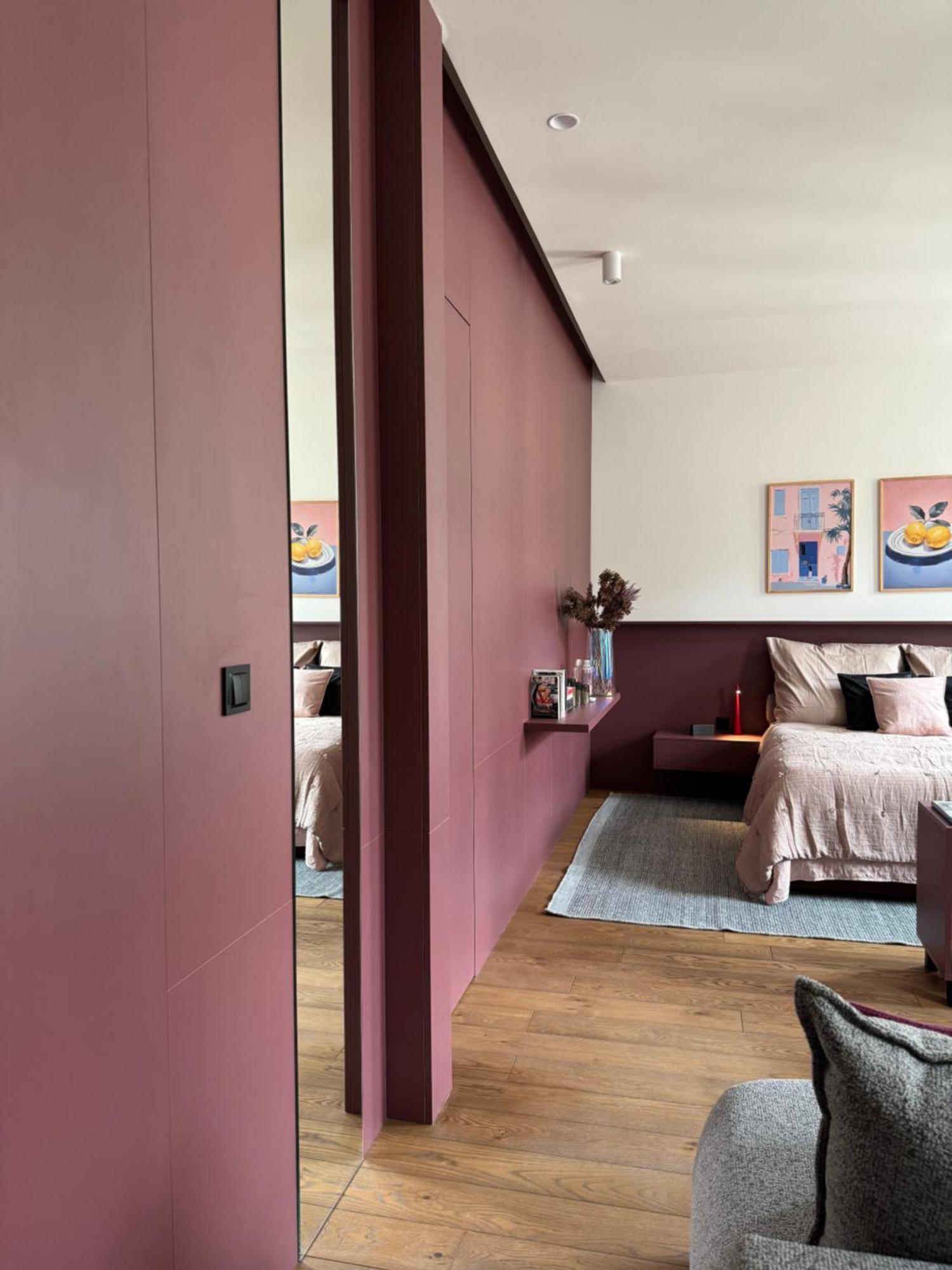 Apartment Merlot & Silver