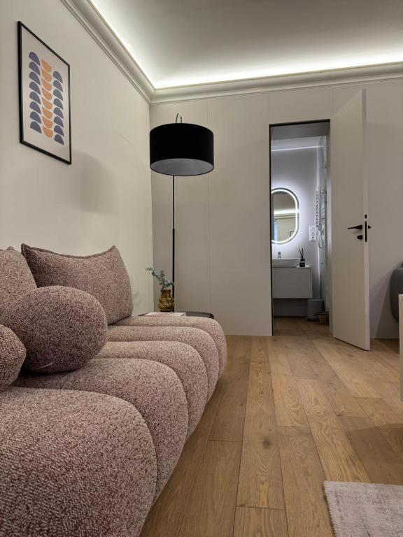 Merlot & Silver Apartment *