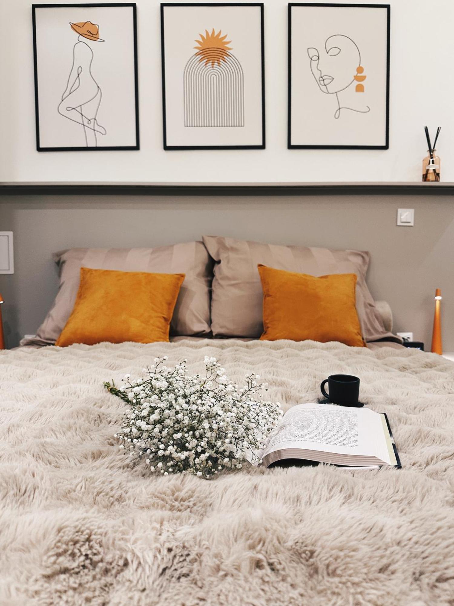 Apartment Merlot & Silver Torun